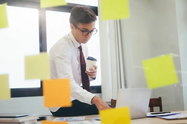 Young Startup Businessman Thinking Analyse Planing Business Strateg — Stock Photo, Image