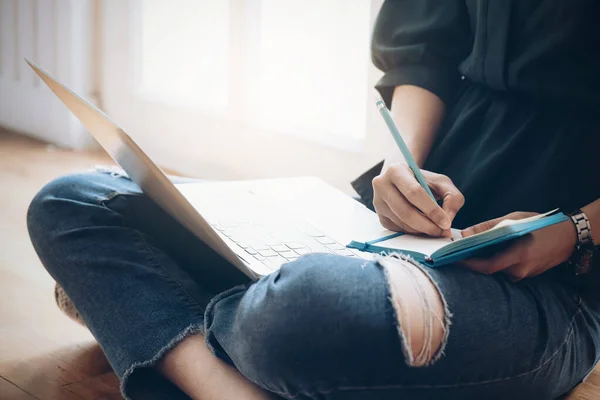 Close up female hands with pen writing on notebook. — Stock Photo, Image