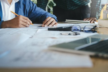 Toplantı için Mimari Proje mühendisi