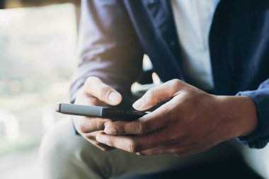  İş, eğitim ve com için çevrimiçi bağlantı teknolojisini kullanma