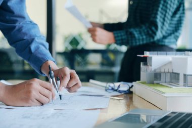 Toplantı için Mimari Proje mühendisi