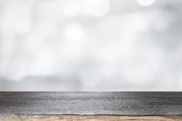 Empty wooden table for present product on white bokeh blur backg — Stock Photo, Image