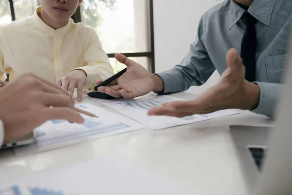 Unga Start Affärsmän Lagarbete Brainstorming Möte För Att Diskutera Det — Stockfoto