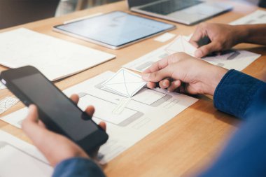Bir yazılım geliştirme ve kodlama teknolojisinde çalışan programcı ve UX UI tasarımcısı. Mobil ve web sitesi tasarımı ve programlama geliştirme teknolojisi