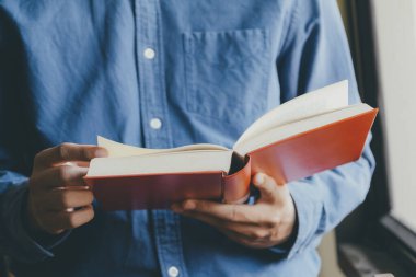 Kitap okuyordum. Eğitim, Akademik, Öğrenim Okuma ve Sınav Konsepti.
