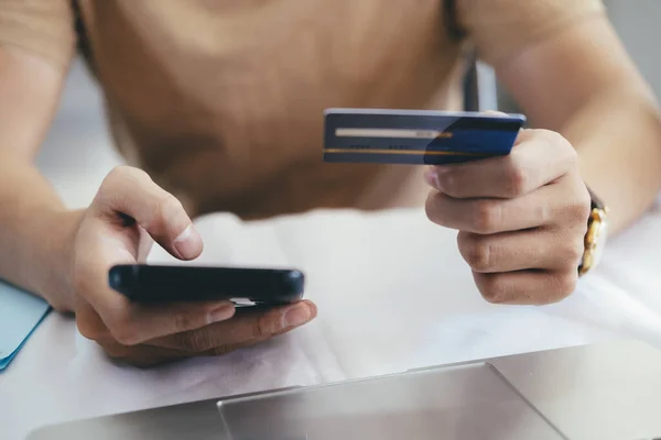 Online Shopping Paying Credit Card Closeup Hands Holding Credit Card — Stock Photo, Image