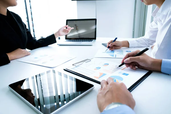 Startups Hommes D Affaires Travail D Equipe Brainstroming Reunion Pour Discuter P Interaction Haute Stock Photo Startups Hommes D Affaires Travail D Equipe Brainstroming Reunion Pour Discuter P Interaction Haute Stock Photo