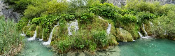 Vízesések a Plitvicei Természeti Nemzeti Parkból, Horvátország — Stock Fotó