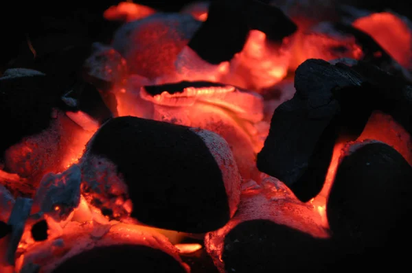 Carbone incandescente caldo — Foto Stock