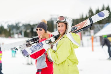 Kız arkadaşlar kış tatil