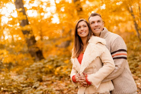 Belo casal sorridente — Fotografia de Stock