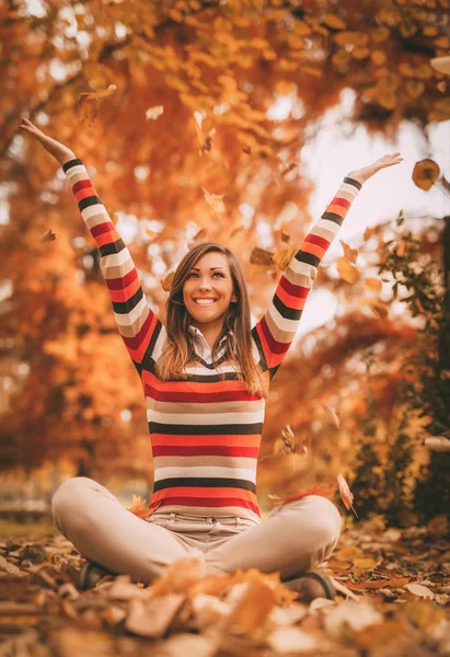 Chica divertida de otoño —  Fotos de Stock