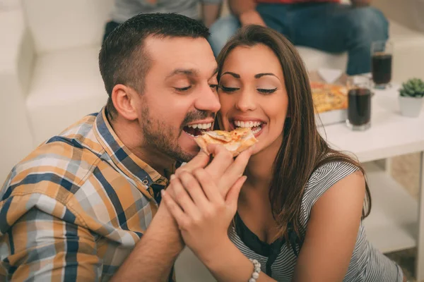 Tiempo de pizza en casa — Foto de Stock