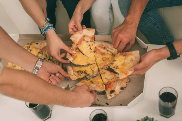 Primo piano di un tempo di pizza — Foto Stock