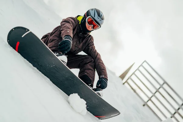 Snowboarder na montanha — Fotografia de Stock