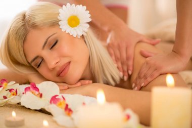 Spa merkezinde güzel kadın