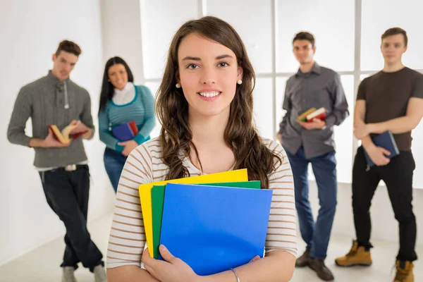 Beaux jeunes étudiants — Photo