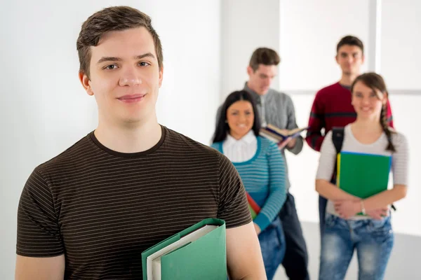 Mooie jonge studenten — Stockfoto