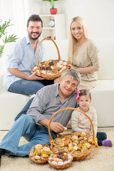 Gelukkig jong gezin — Stockfoto