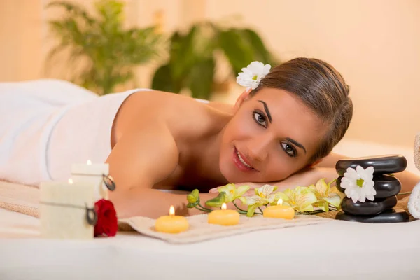 Beautiful woman in spa center — Stock Photo, Image