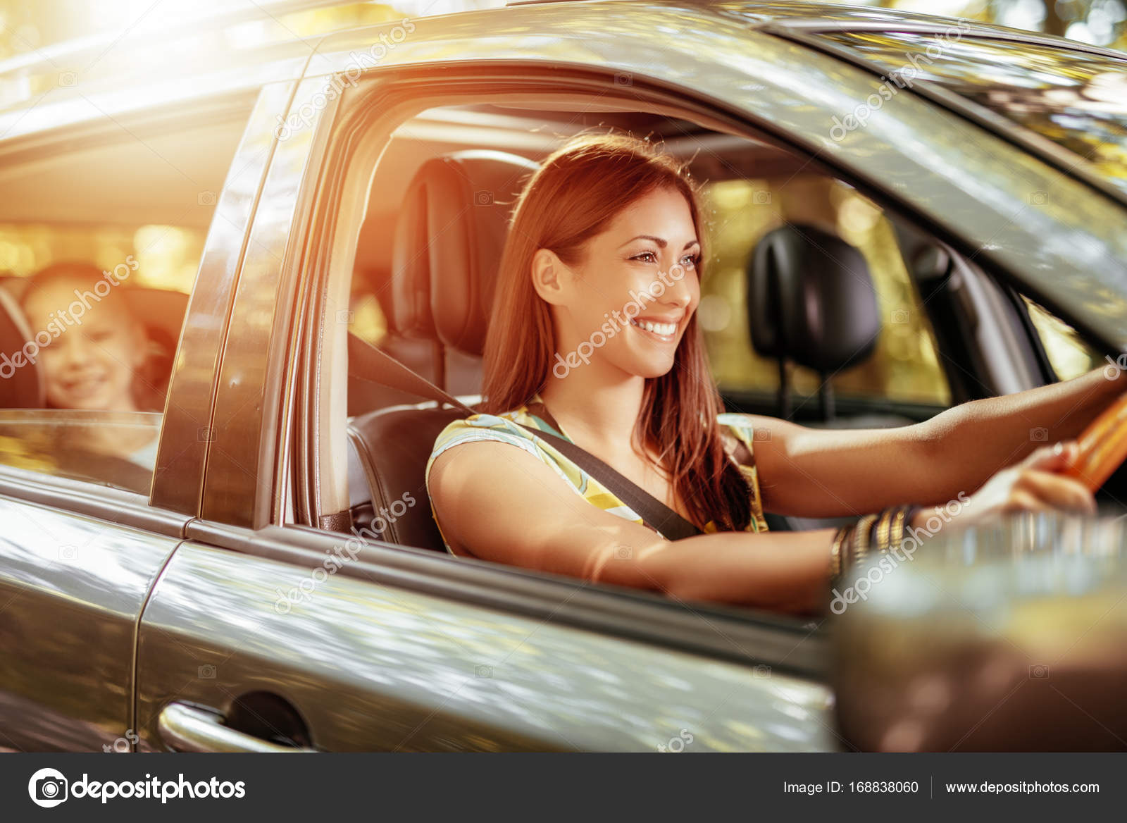 She fixes cars. Женщина за рулем. Машины для женщин. Женщина за рулем авто. ;Tyobyf d vfibt.