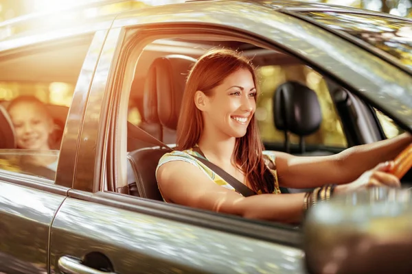 Mother And Daughter On Travel — Stock Photo, Image