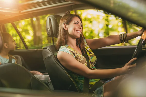 Mother And Daughter On Travel — Stock Photo, Image