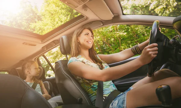 Anne ve kızı seyahat