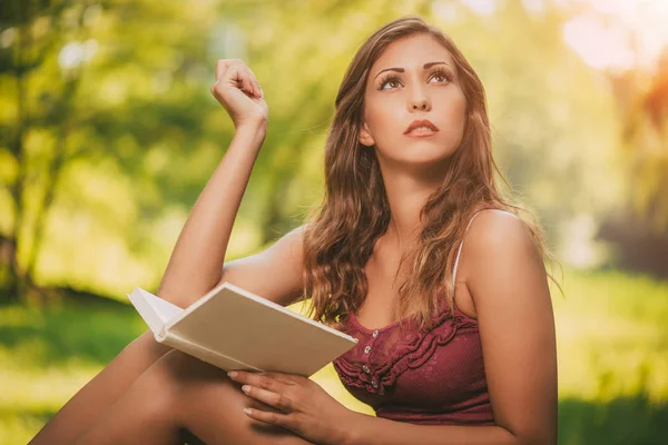 Young Woman With Book in park — Stock Photo, Image