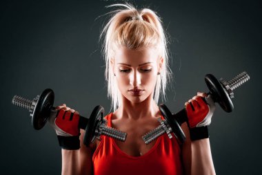 Atletik kız egzersiz