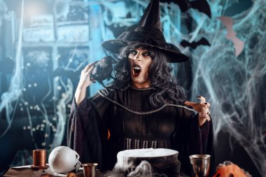 Cadı kötü yapar gönderir