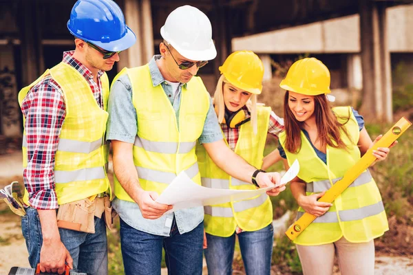 Equipo de arquitectos exitosos — Foto de Stock