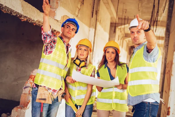 Equipo de arquitectos exitosos — Foto de Stock