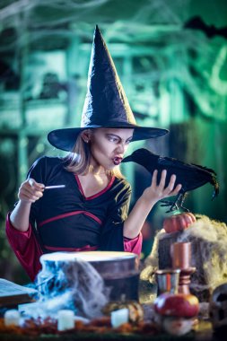 Fısıltılar Blackbird için genç cadı