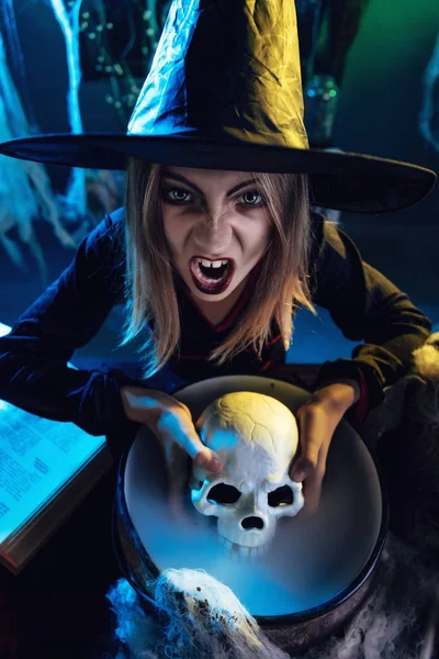 Young Witch Is Cooking Skull Potion — Stock Photo, Image