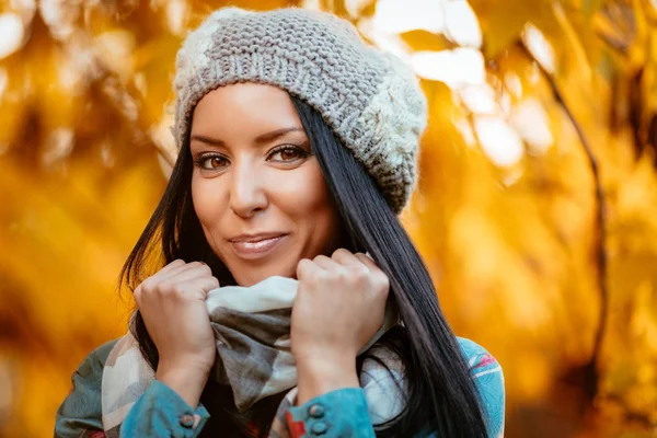 Woman smiling at camera — Stock Photo, Image