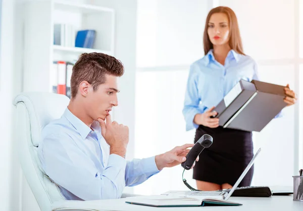 Businessman and businesswoman working in office — Stock Photo, Image