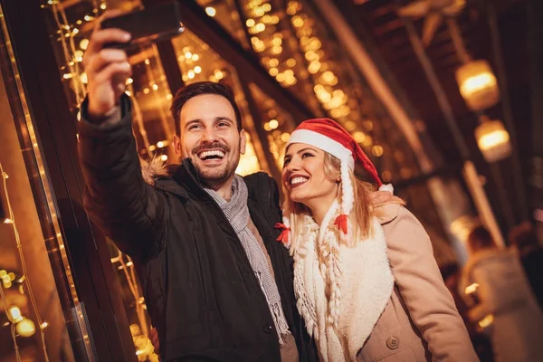 Young people taking selfie — Stock Photo, Image