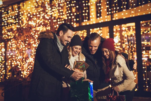 Two Young Cheerful Couple Having Fun Holding Many Presents City — Stock Photo, Image