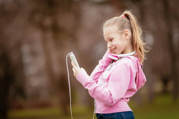 Happy Beautiful Little Girl Listening Music Smart Phone Park — Stock Photo, Image