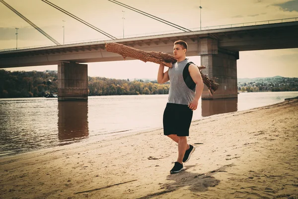 Jeune Homme Séduisant Faisant Exercice Bord Rivière Marche Sur Sable — Photo