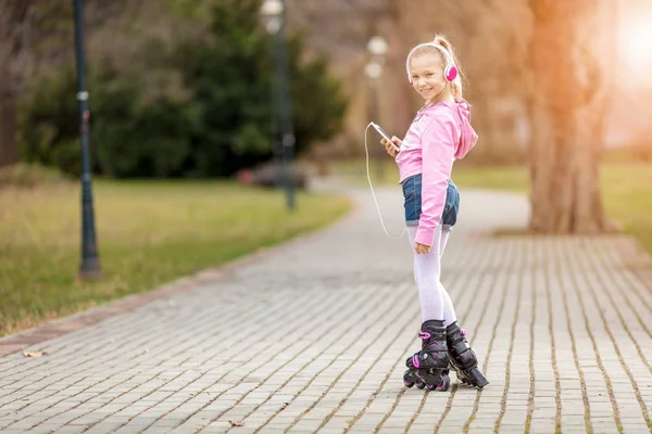 Beautiful Smiling Little Girl Inline Skating Park Listening Music Smart — Stock Photo, Image