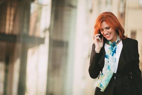 Smiling Successful Businesswoman Talking Smartphone Office District — Stock Photo, Image