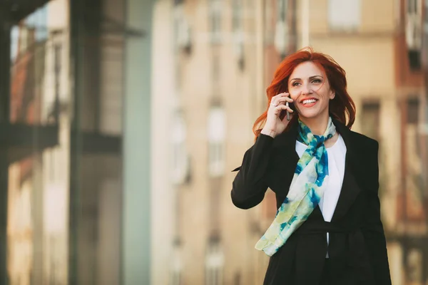 Smiling Successful Businesswoman Talking Smartphone Office District — Stock Photo, Image