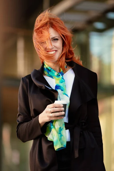 Portrait Smiling Businesswoman Coffee Break Office District Windy Day Looking — Stock Photo, Image