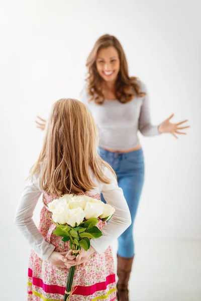 Cute Daughter Giving Her Mother Bouquet White Roses Mother Day — Stock Photo, Image