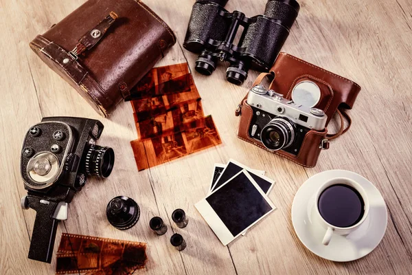 Top View Old Fashioned Cameras Films Lens Next Table Retro — Stock Photo, Image