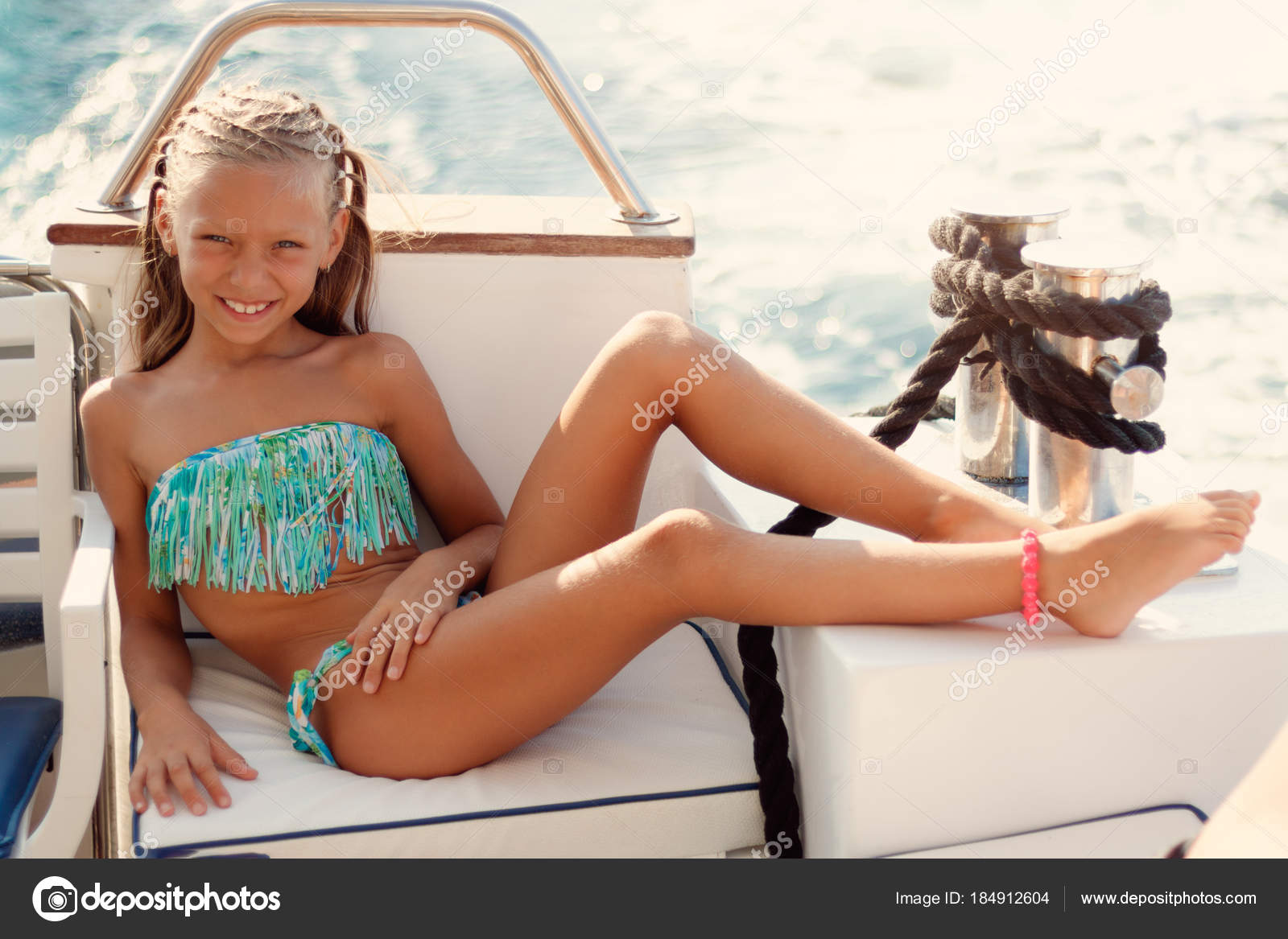 Stockfotos Kleines mädchen bikini Bilder, Stockfotografie Kleines mädchen  bikini - lizenzfreie Fotos | Depositphotos