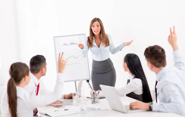 Businesspeople Having Meeting Office Young Businesswoman Standing Front Flip Chart — Stock Photo, Image