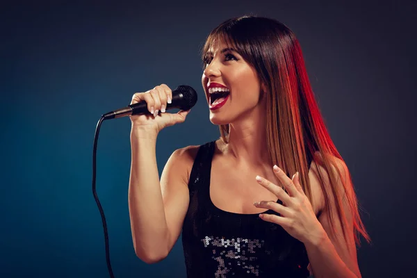 Singer holding a microphone — Stock Photo, Image